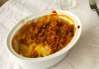 Kartoffel-Blumenkohl-Auflauf mit Süßkartoffel und Cashew-Kruste