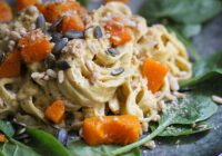 Butternut-Pasta mit Spinat & Pinienkern-Parmesan