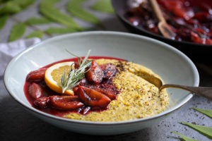 Suesse_Polenta_Mohn_Pflaumen4_690_vegan_veggies-690x460